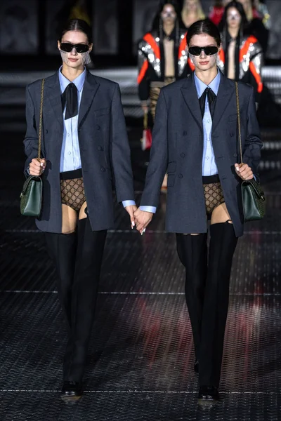 Look 25